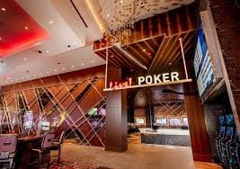 Antarmuka aplikasi hukumtoto menampilkan menu sportsbook dan live dealer